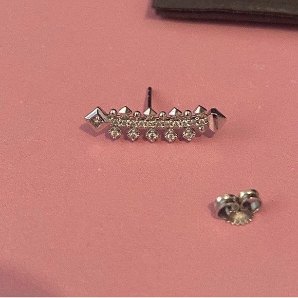 Single 14kt white gold and diamond Kendra Scott Indie ear climber earring - Picture 2 of 5